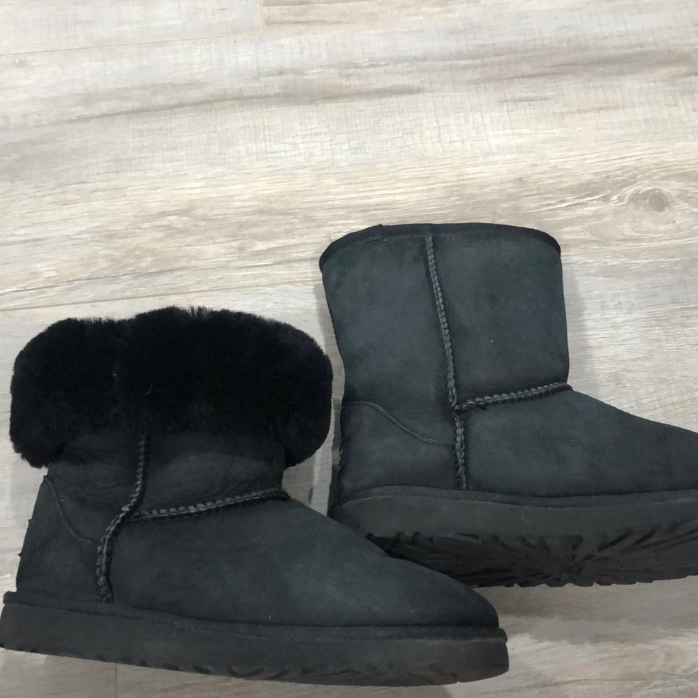 Ugg - Picture 7 of 7